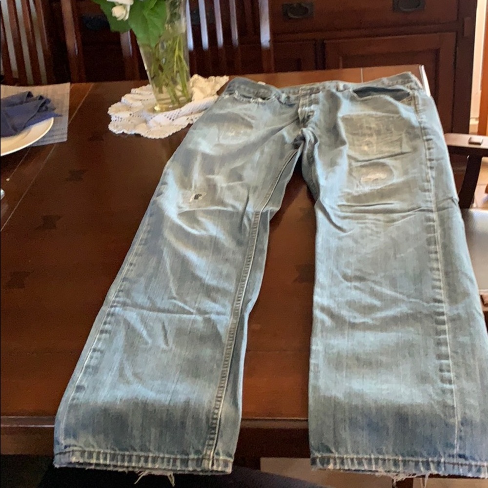 Men’s Levi’s distressed 559 used demin